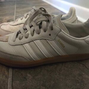 Size 7 sambas